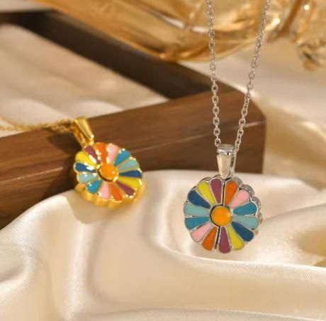 Embracing sun flower shape Pendant and chain