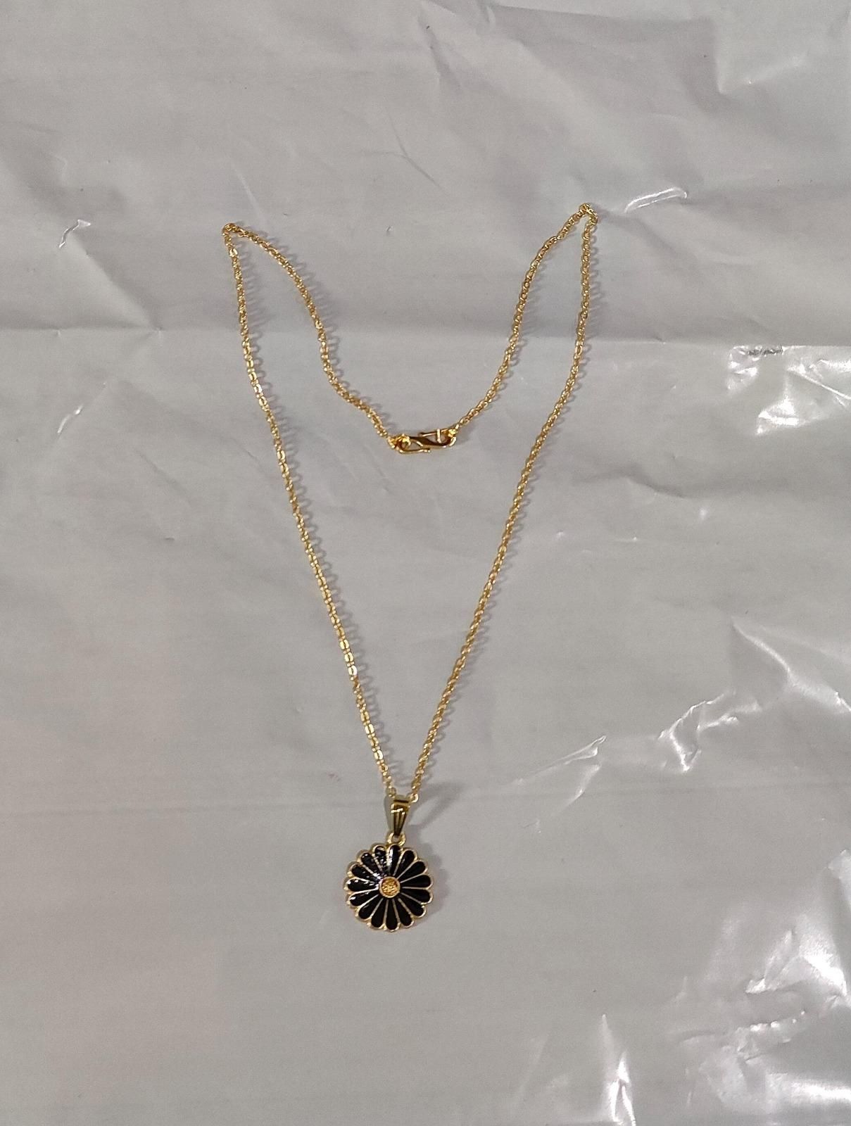 Embracing sun flower shape Pendant and chain